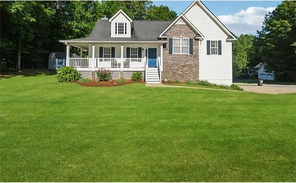 242 Barrington Dr., Hiram, GA 30141