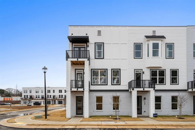 1042 Brookglynn Trace, Decatur, GA 30032