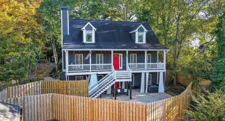 1155 Davis Pl., Atlanta, GA 30318