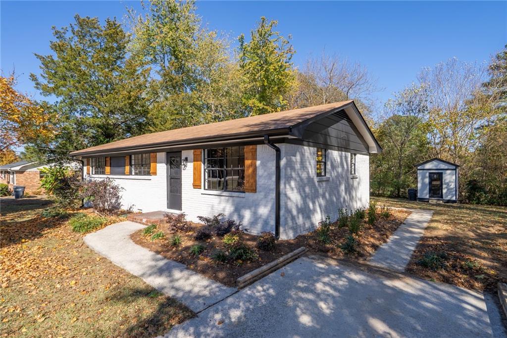 511 Lee Byrd Rd., Loganville, GA 30052