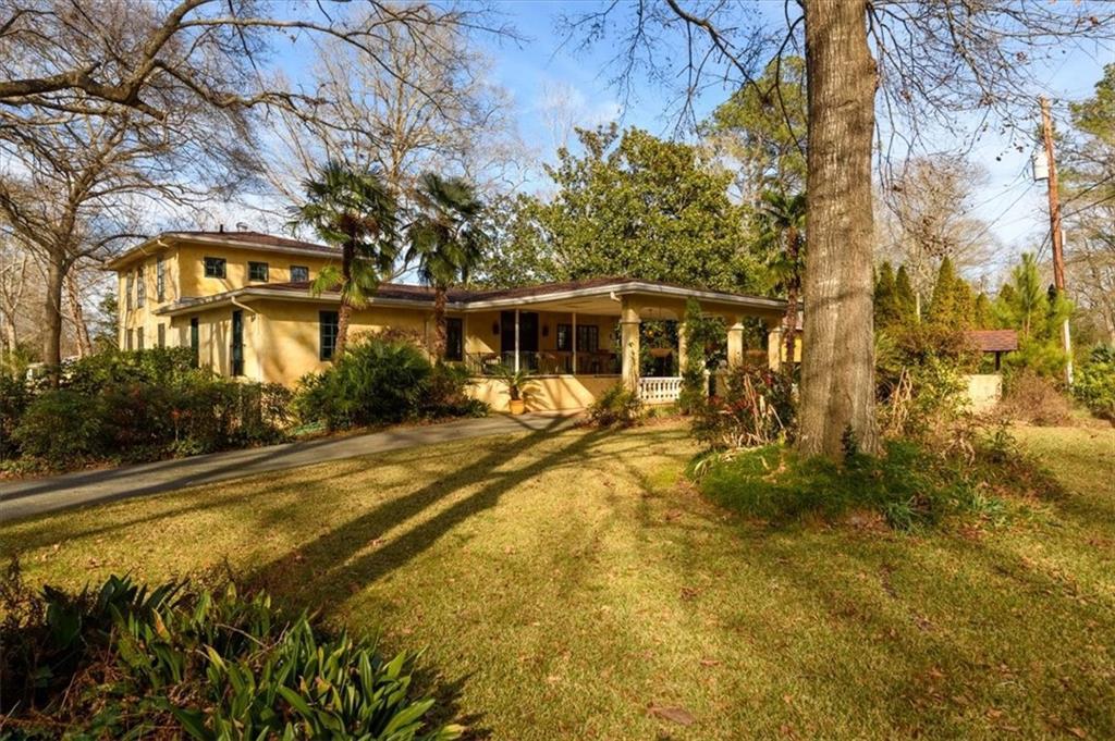 687 Lakeshore Dr., Jackson, GA 30233