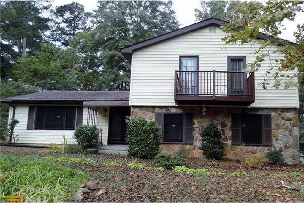 6883 Creekmoor Ln., Riverdale, GA 30296