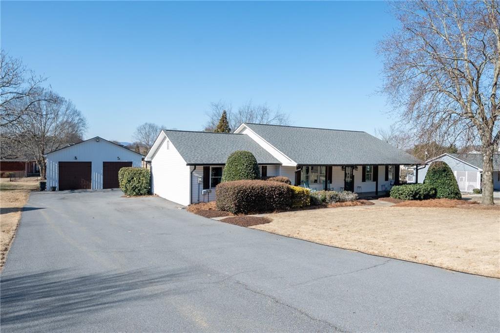 153 Thelma Rd., Calhoun, GA 30701