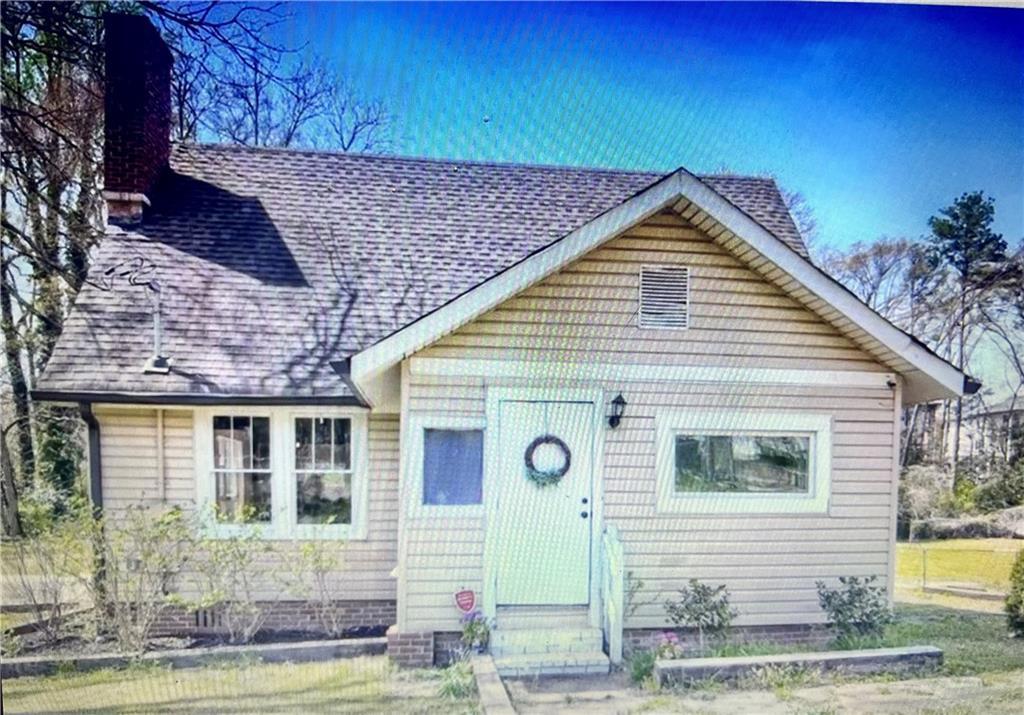 530 Elmwood Rd., Atlanta, GA 30318