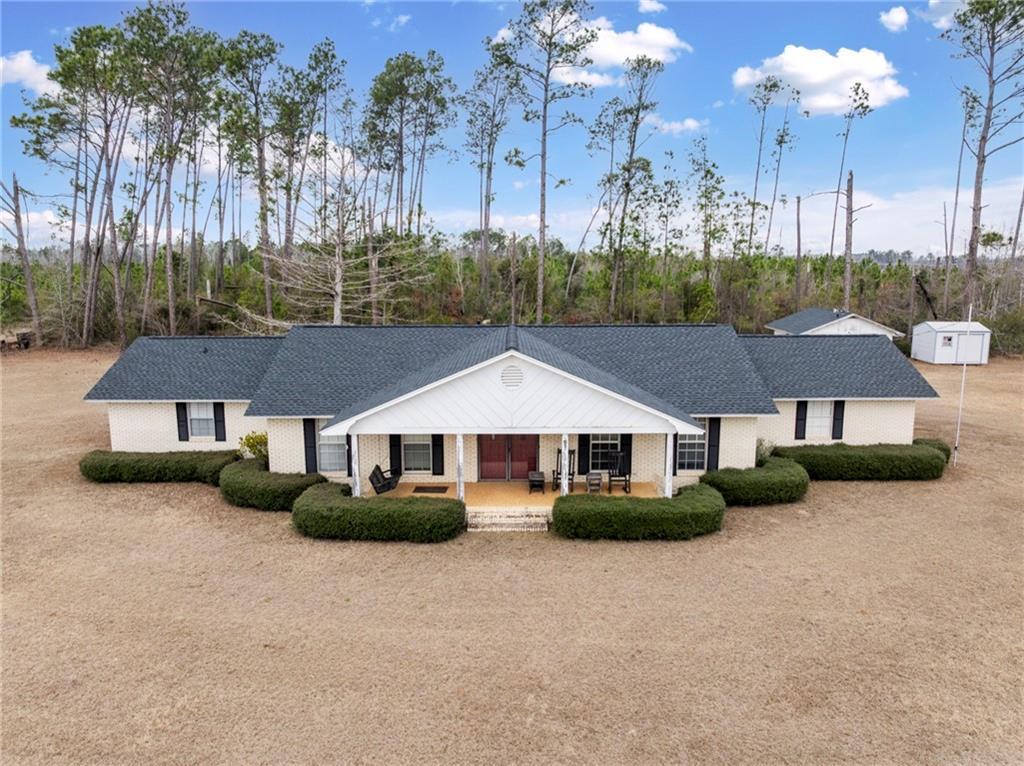 157 Walters Harrell Rd., Hazlehurst, GA 31539