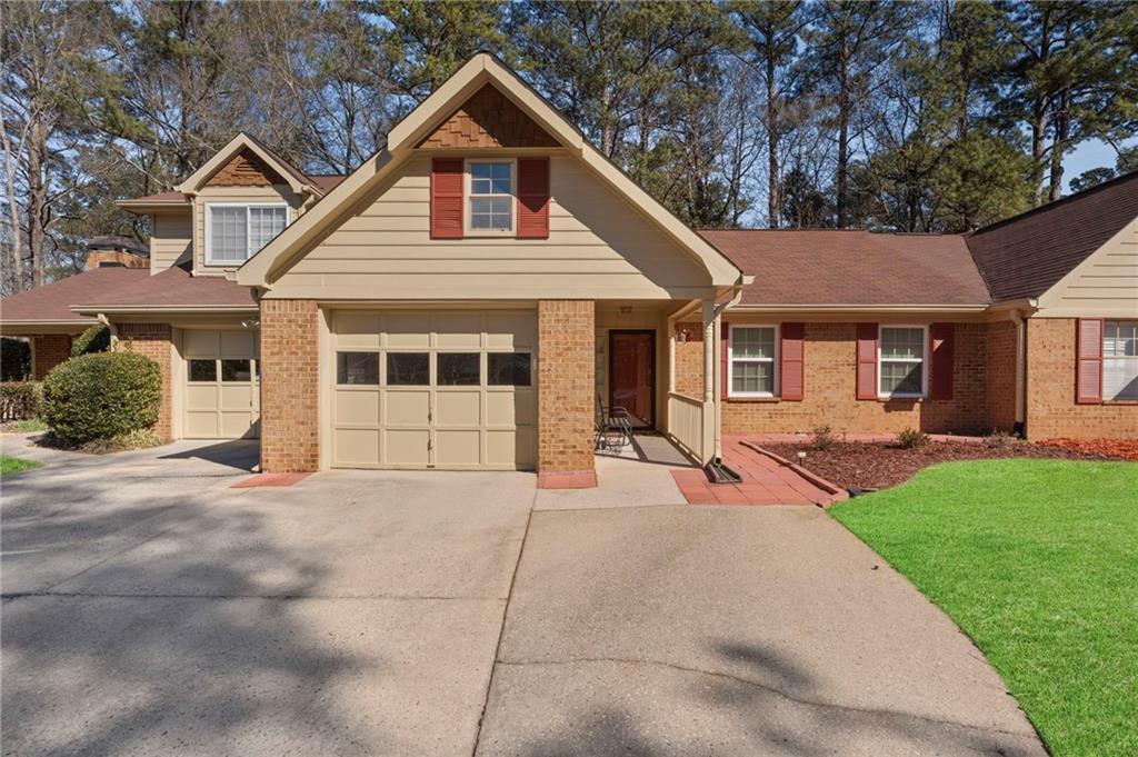 2 Dover Tr., Peachtree City, GA 30269