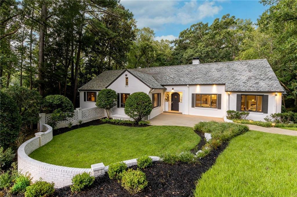 737 W Conway Dr., Atlanta, GA 30327