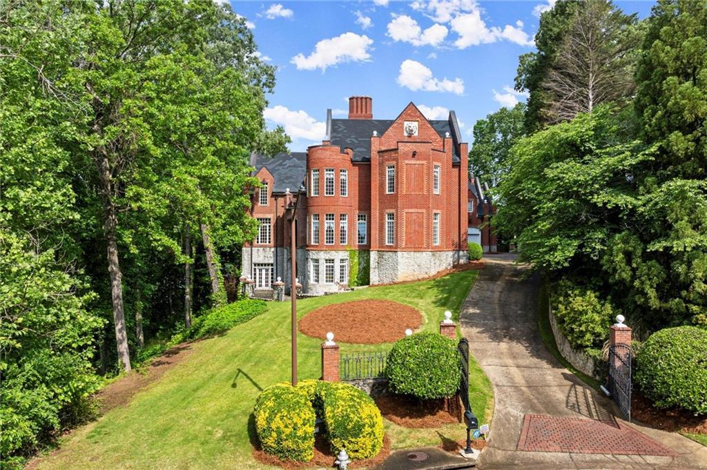 3863 Streamside Dr., Marietta, GA 30067