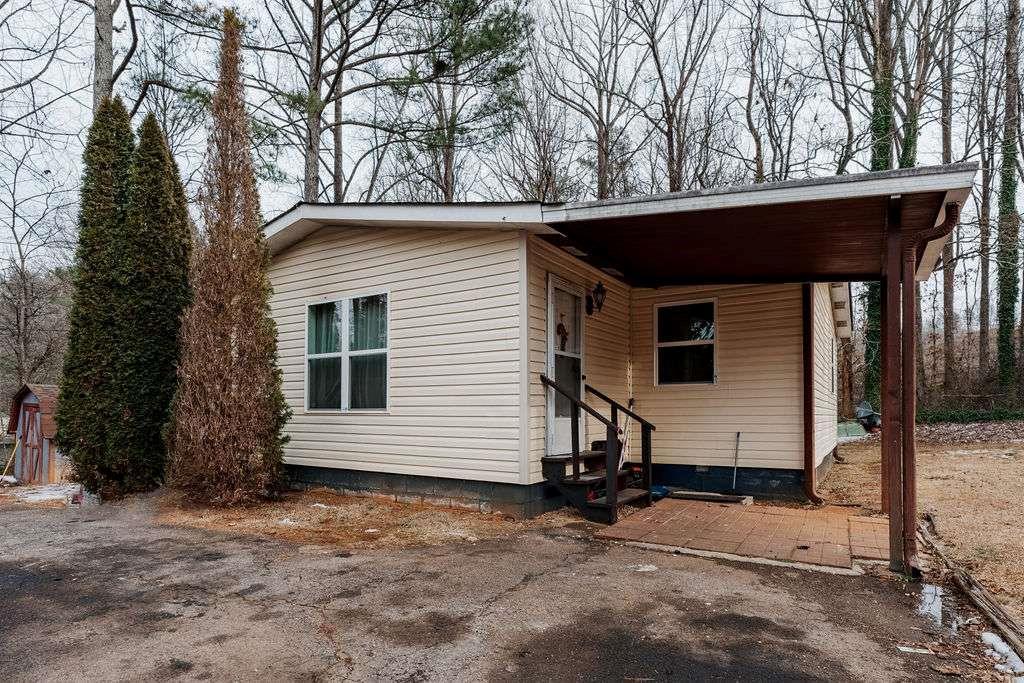 5408 Waterwood Dr., Gainesville, GA 30506