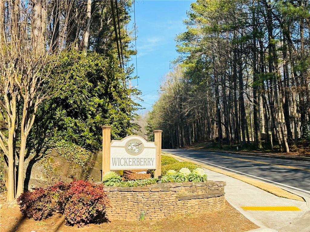320 Wickerberry Ln., Roswell, GA 30075