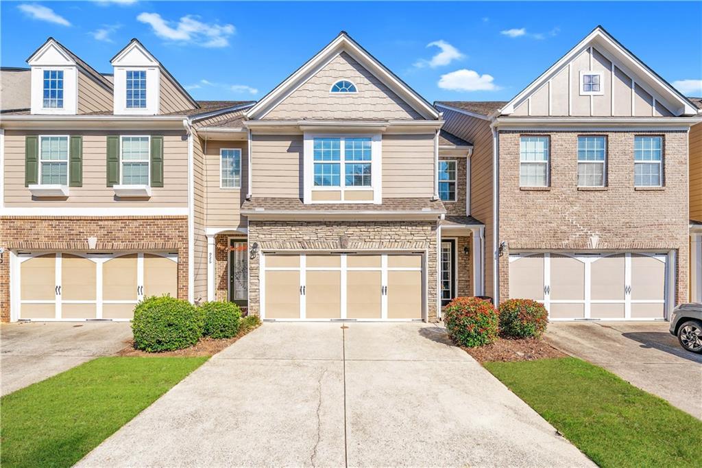 928 Pierce Ivy Ct., Lawrenceville, GA 30043