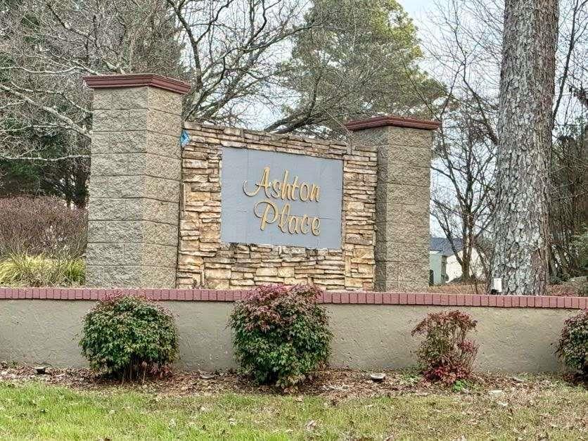 1990 Surrey Hill Cir., Lawrenceville, GA 30044