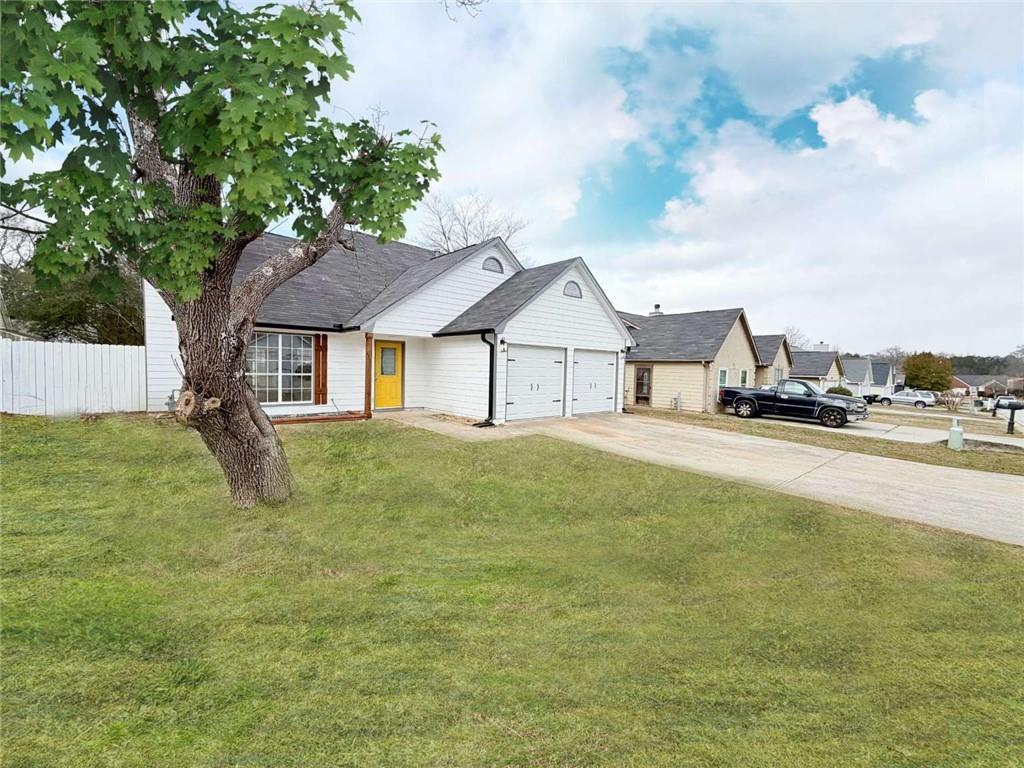 5953 Farmbrook Ln., Rex, GA 30273