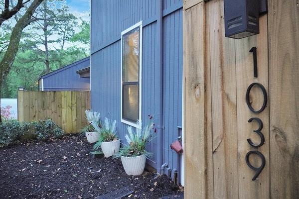 1039 Mariners Ct., Stone Mountain, GA 30083