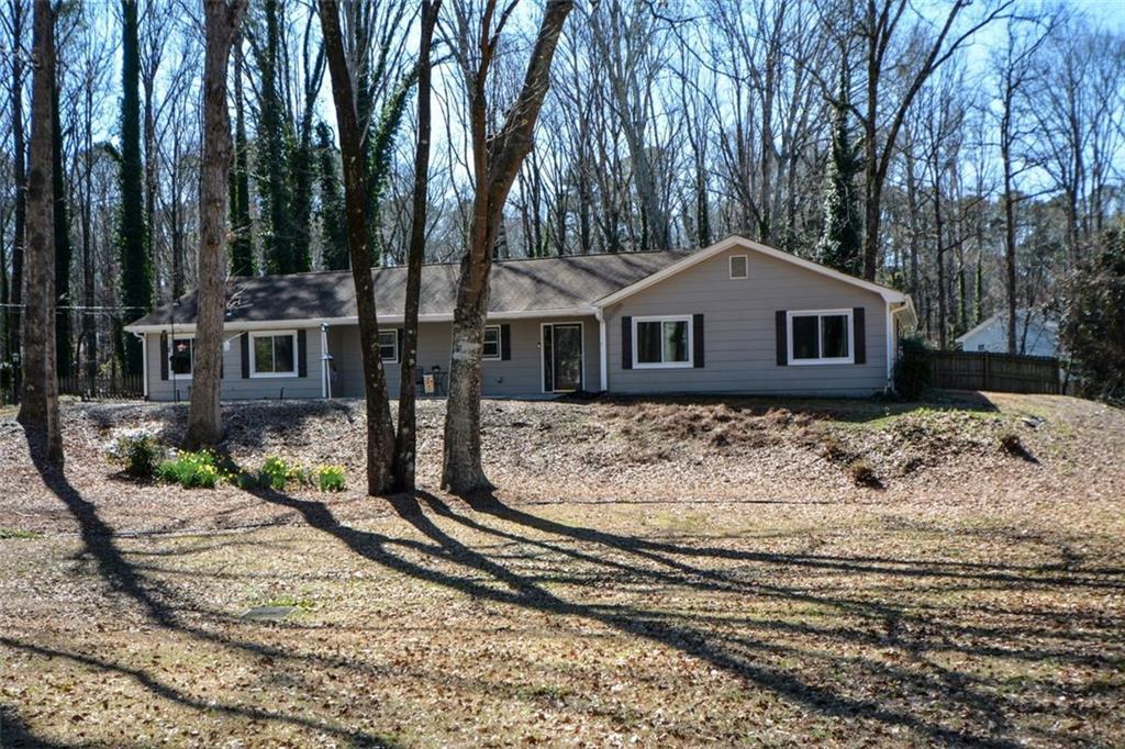 1379 Branchwood Dr., Snellville, GA 30078