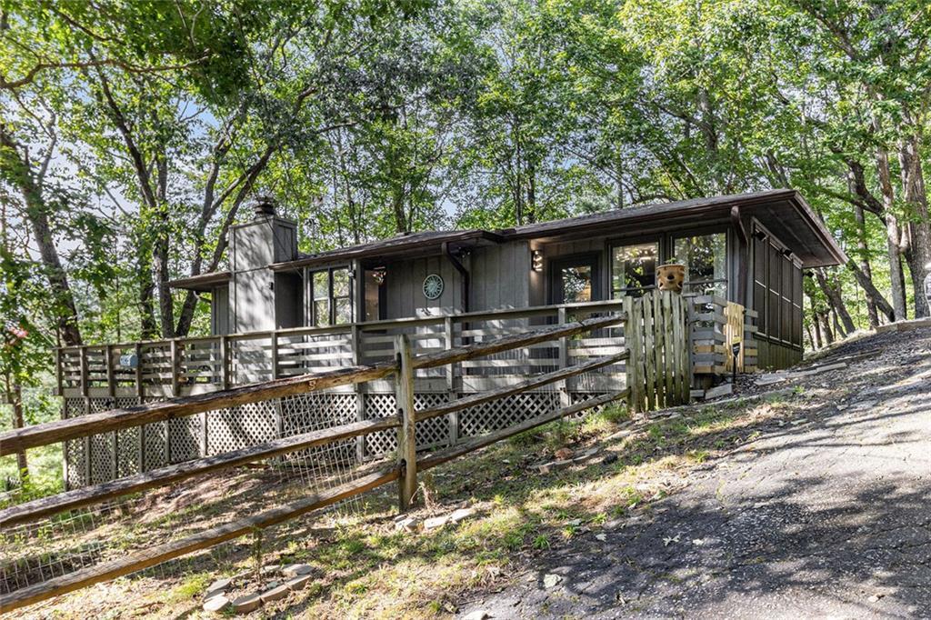 220 Fox Den Cir., Jasper, GA 30143