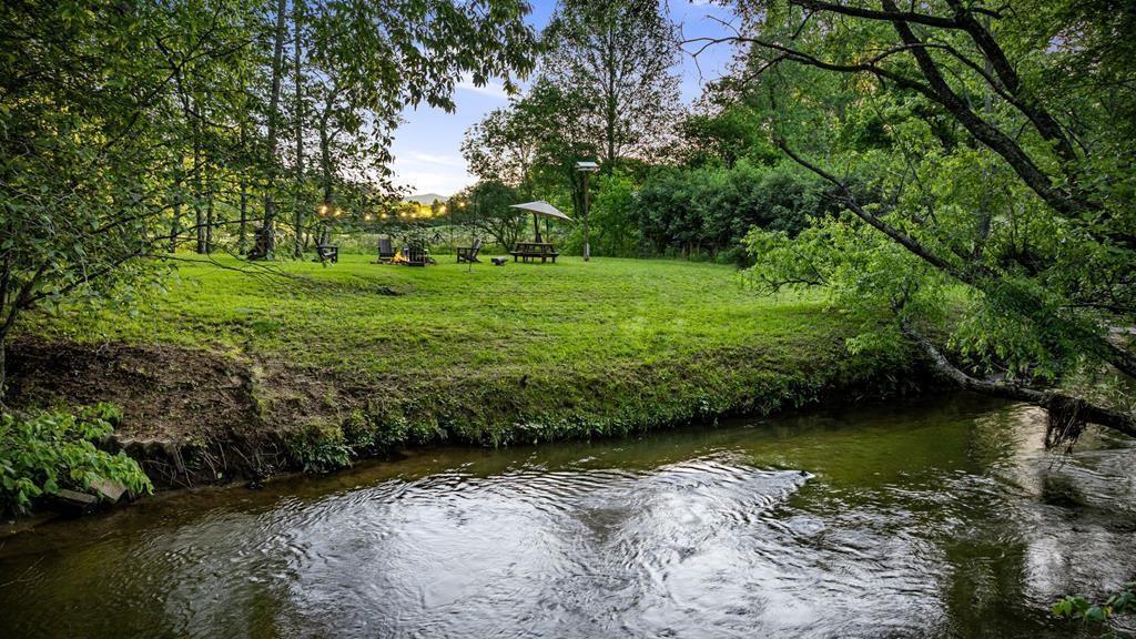 390 Sunnybrook Rd., Blue Ridge, GA 30513