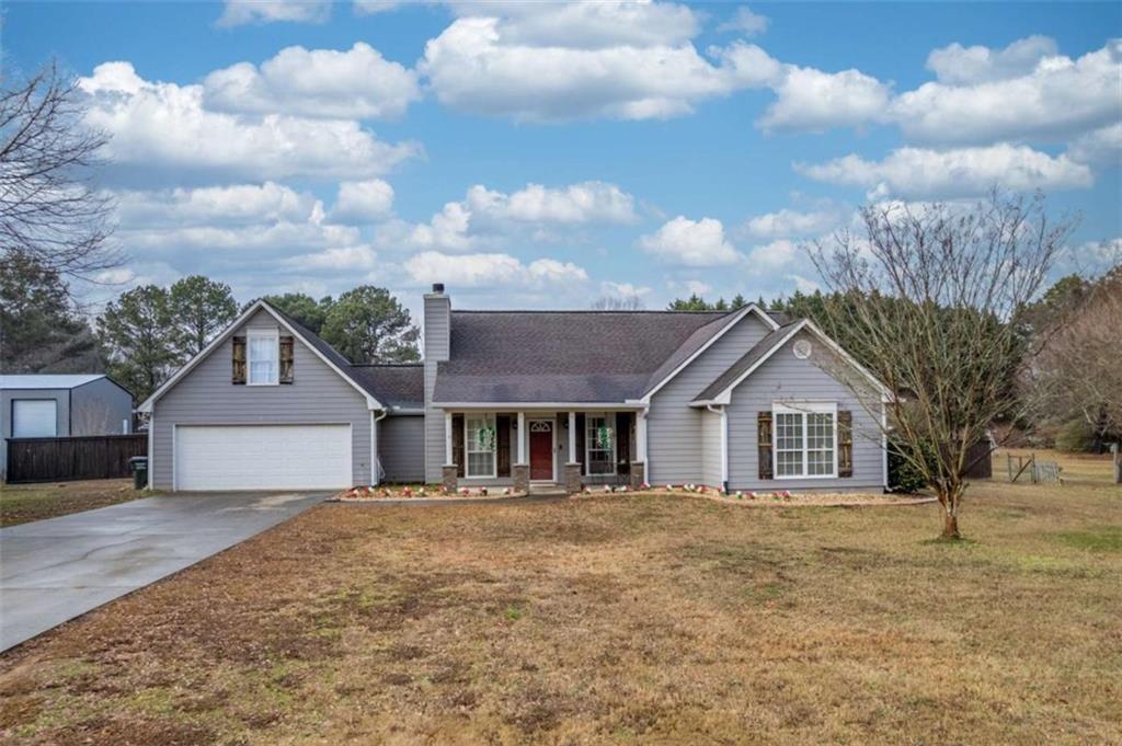 3633 Saddlebrook Dr., Loganville, GA 30052