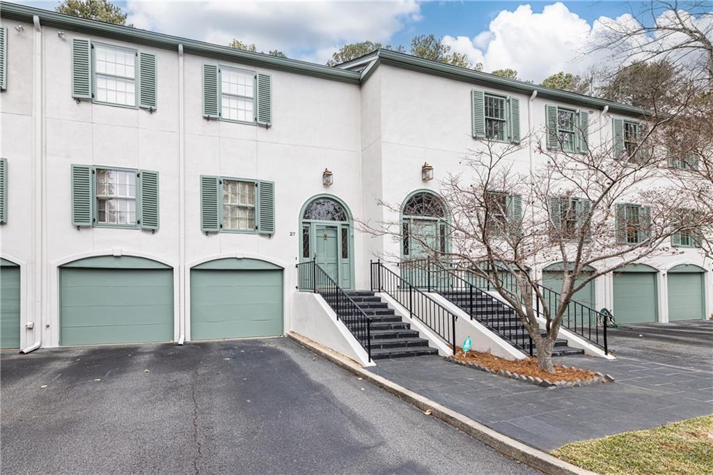 27 Mooregate Sq., Atlanta, GA 30327