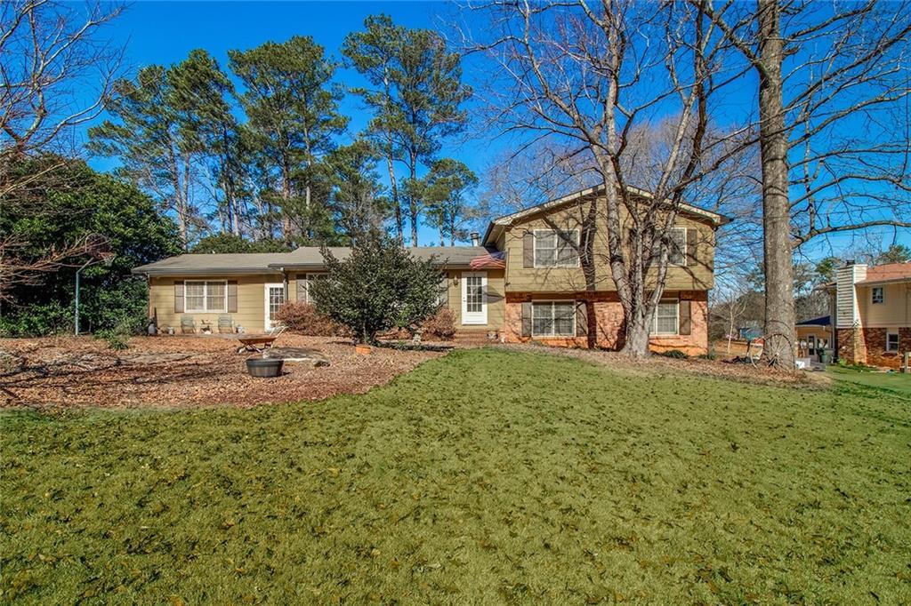 1733 Lamancha Dr., Lawrenceville, GA 30044