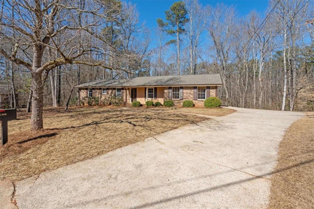 5200 Goldcup Ct., Douglasville, GA 30135