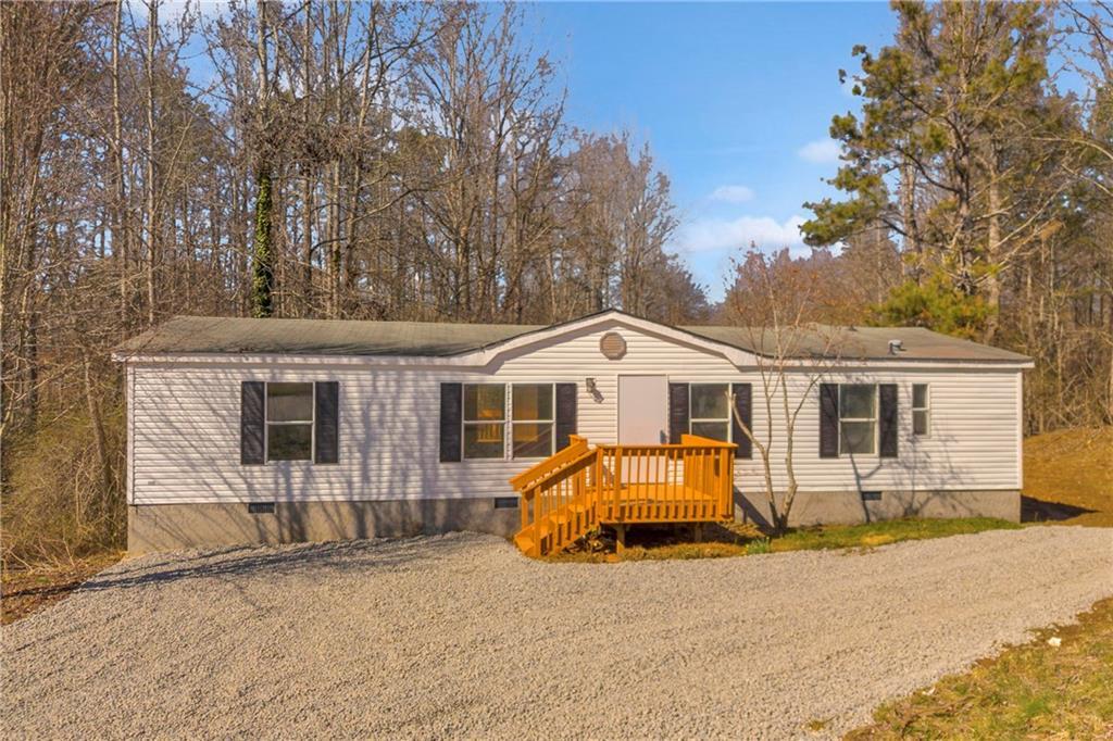 446 Flat Creek Dr., Dawsonville, GA 30534