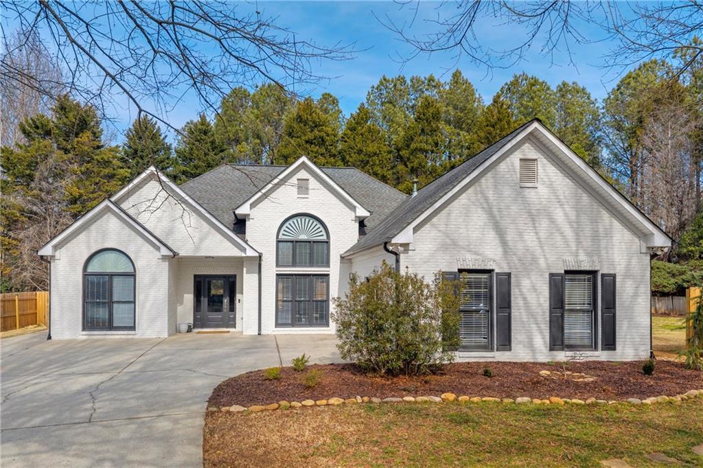 5169 Artesian Spring Dr., Flowery Branch, GA 30542