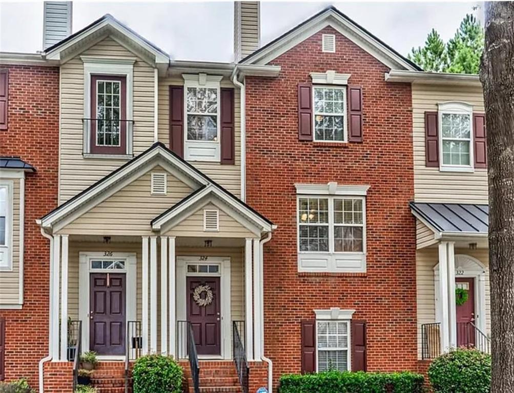 324 Village Cir., Woodstock, GA 30188