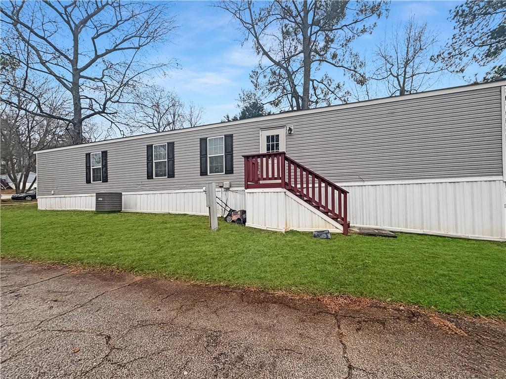 206 Elcona Dr., Fayetteville, GA 30214