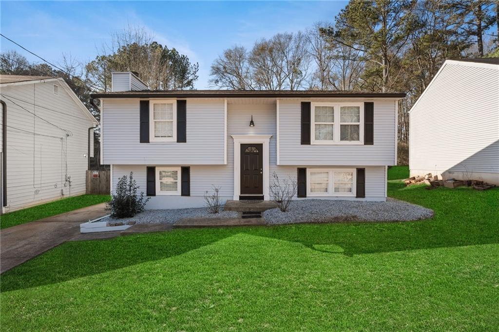 5268 Kinsdale Ln., Stone Mountain, GA 30088