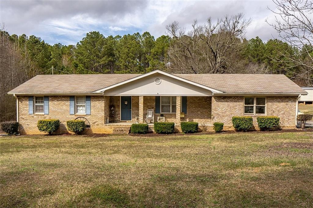 724 Earl North Rd., Newnan, GA 30263