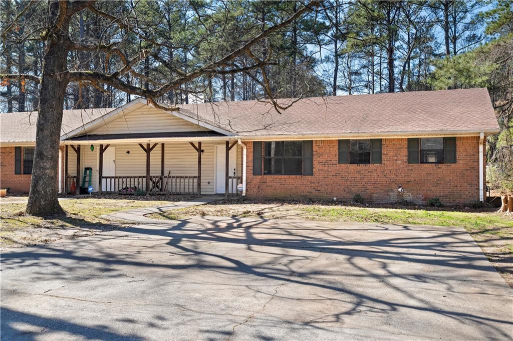 355 Santa Fe Tr., Ellenwood, GA 30294