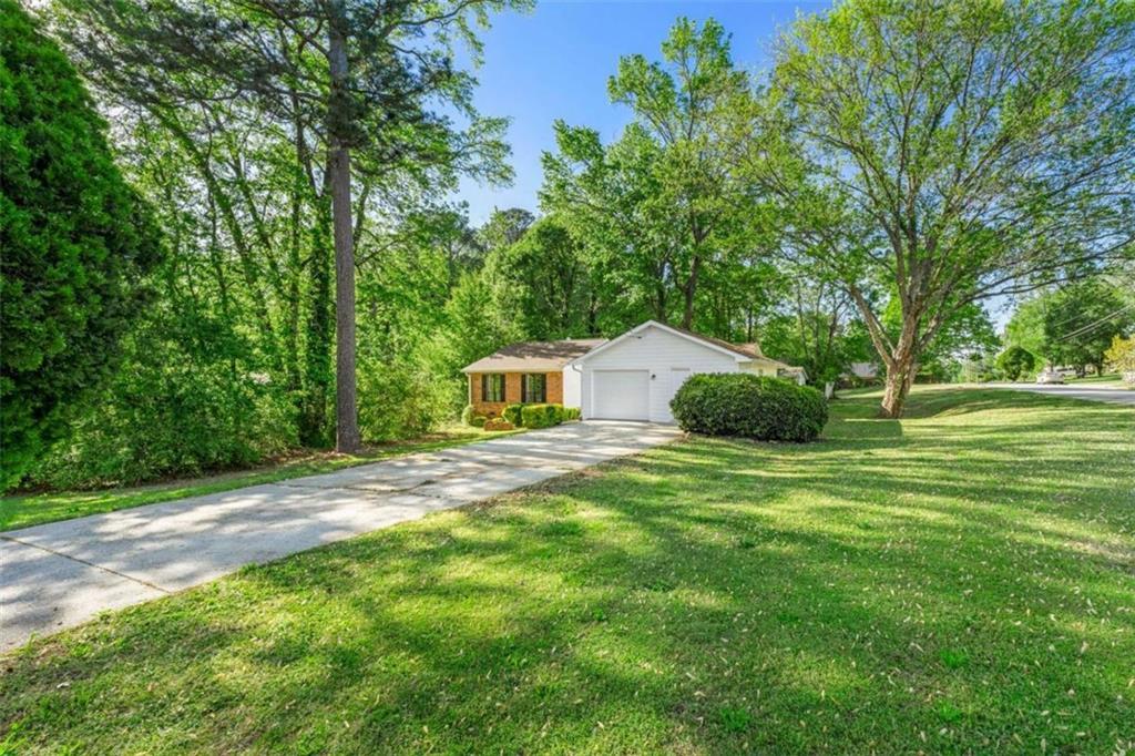 2254 Lisbon Ln., Jonesboro, GA 30236