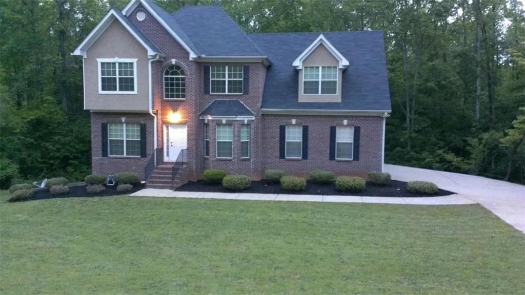 210 Woodcliff Ct., Fairburn, GA 30213