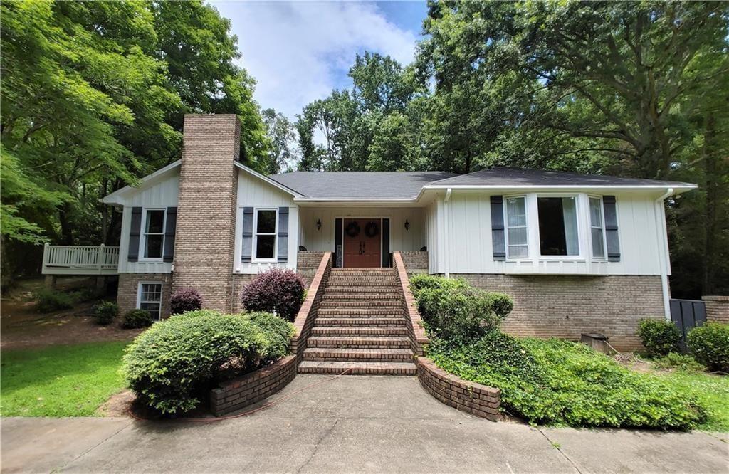 820 Oakhaven Dr., Roswell, GA 30075