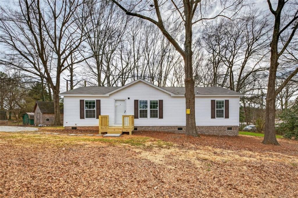 720 Woodland Cir., Loganville, GA 30052