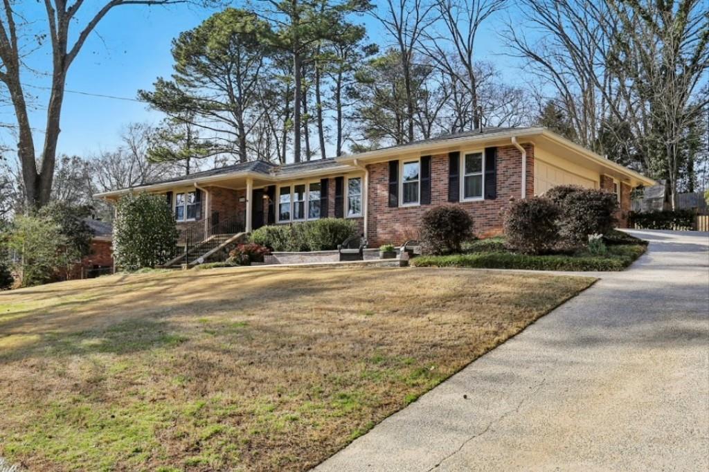 2736 Hunting Hill Ln., Decatur, GA 30033