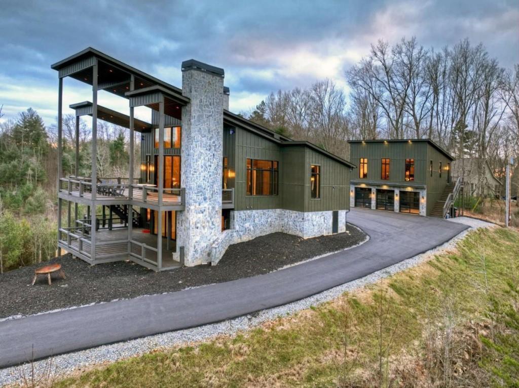 156 Coles Crossing Rd., Mineral Bluff, GA 30559