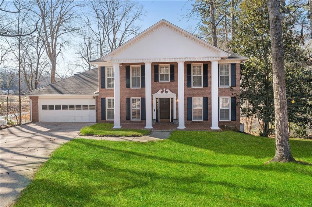 400 Fallen Leaf Ln., Roswell, GA 30075