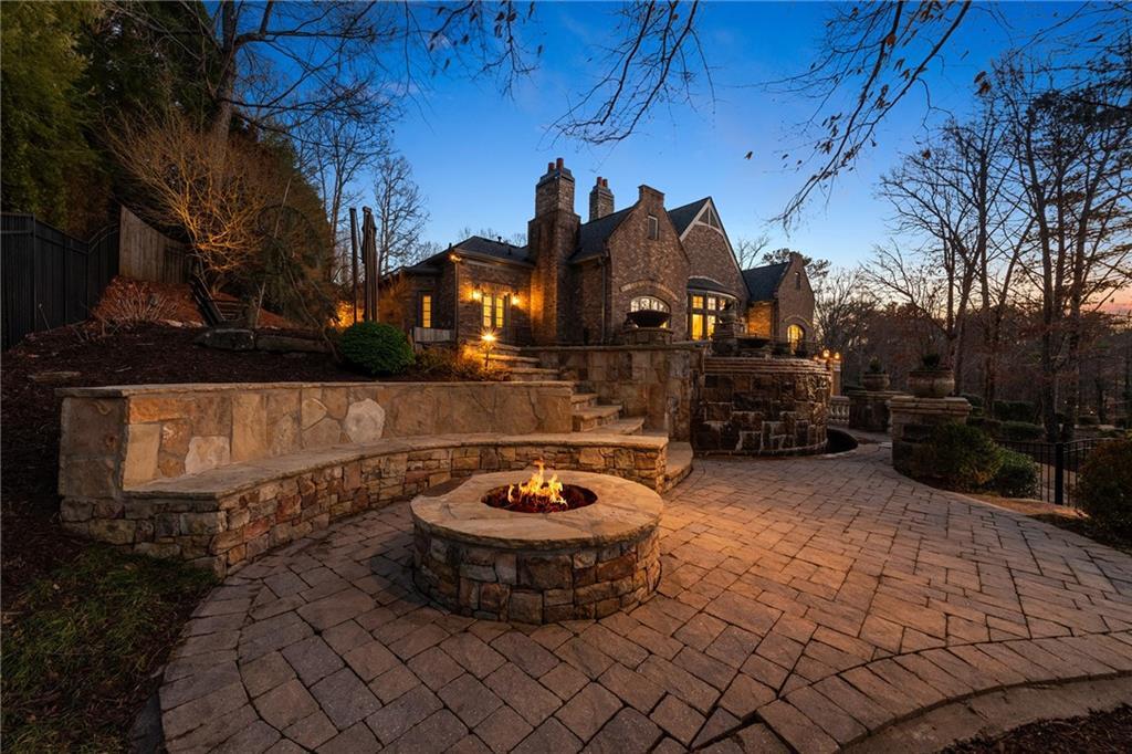 1105 Stonegate Ct., Roswell, GA 30075