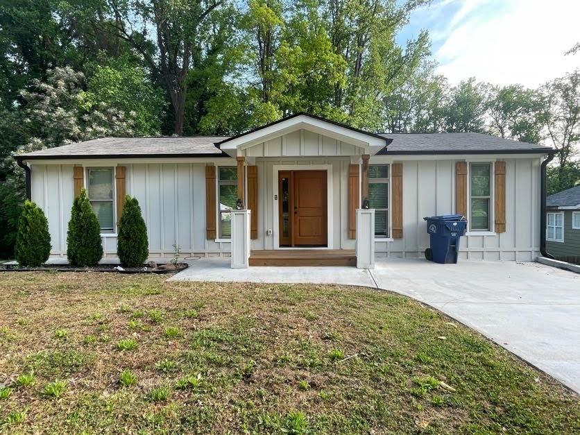 185 Glenrose Cir., Atlanta, GA 30354