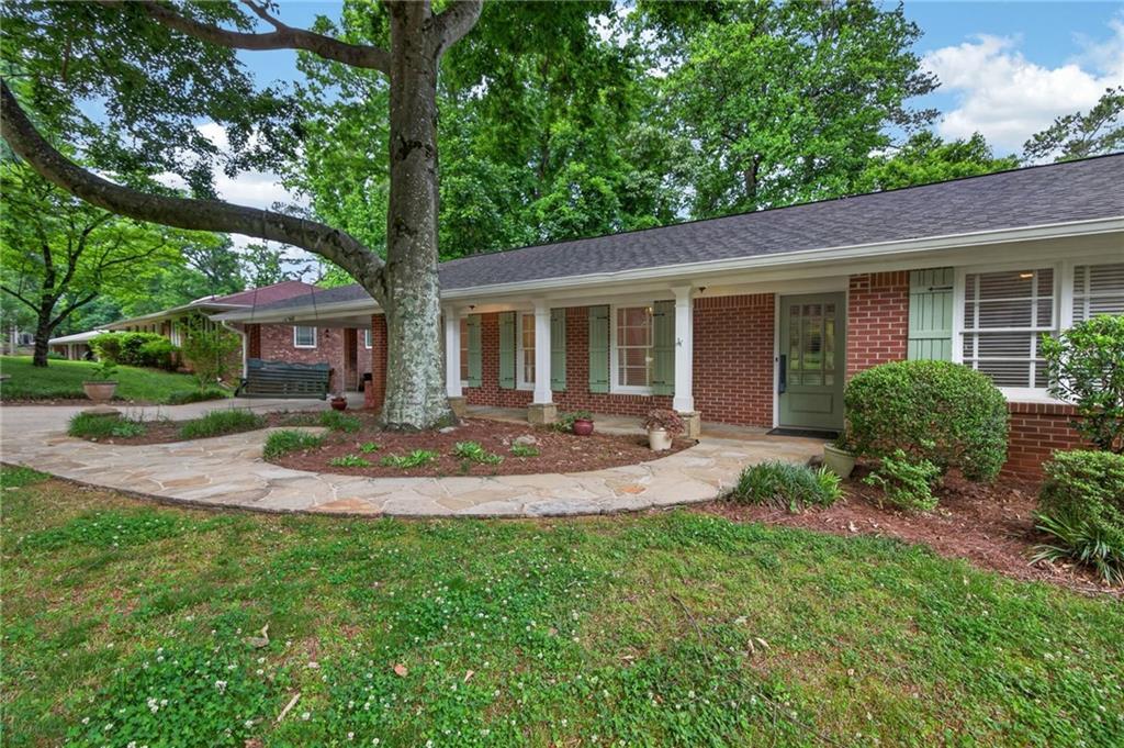 1370 Driftwood Ct., Roswell, GA 30075