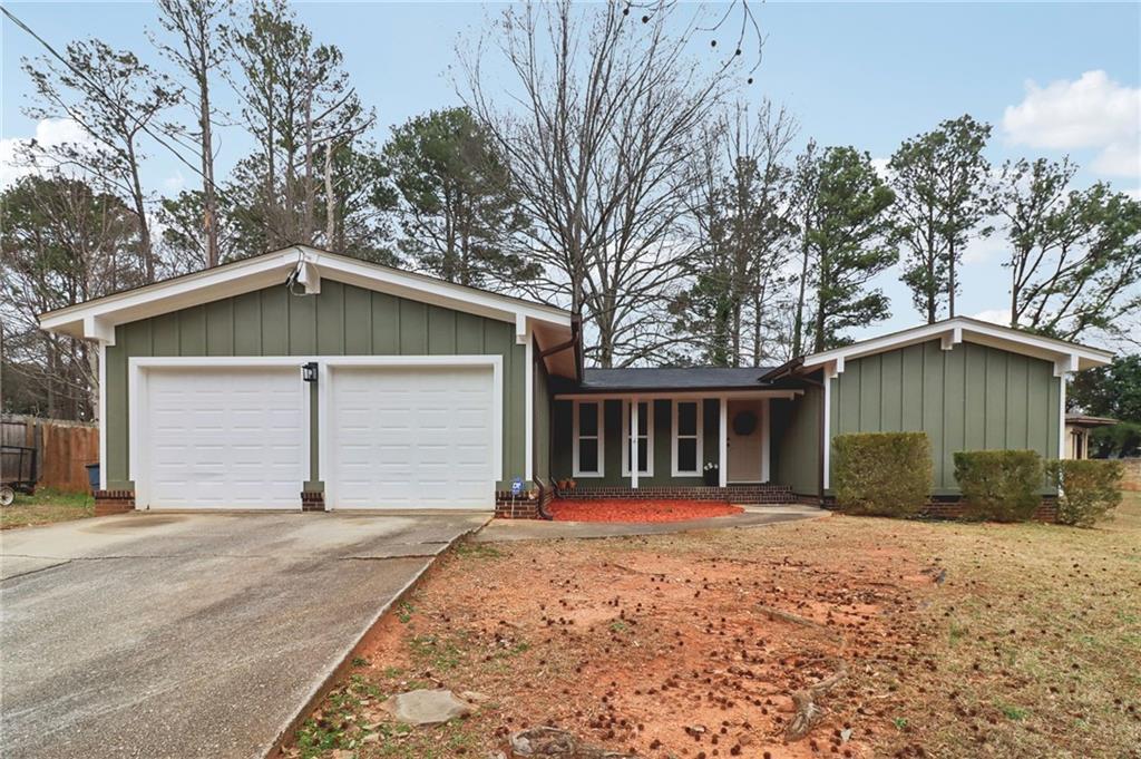 152 Club Cir., Stockbridge, GA 30281
