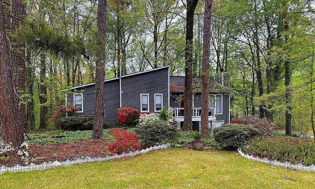 3045 Richmond Rd., Woodstock, GA 30189