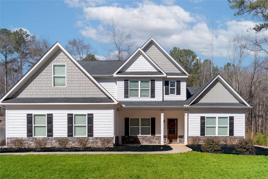 35 Hawthorn Ln., Covington, GA 30014