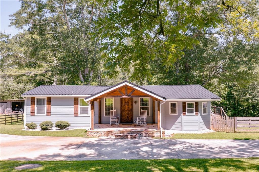 2492 Oak Grove Church Rd., Carrollton, GA 30117