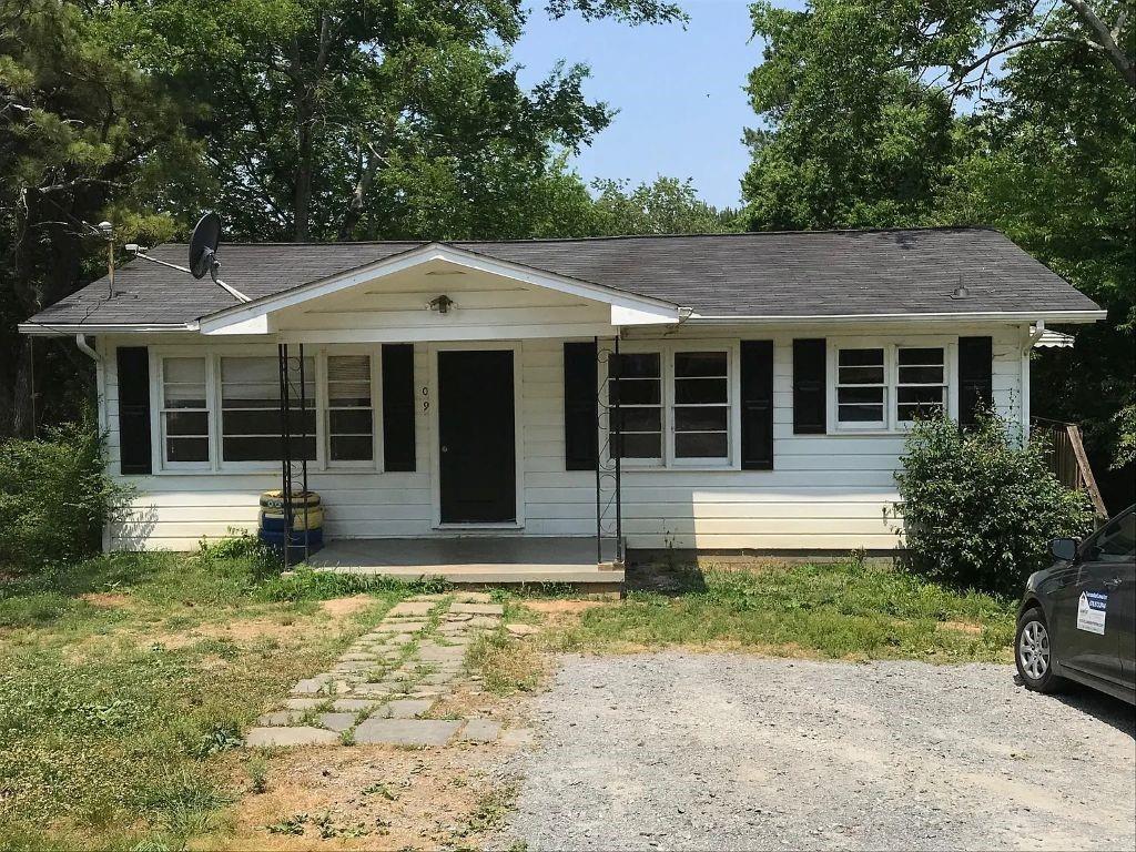 309 Crest Dr., Calhoun, GA 30701