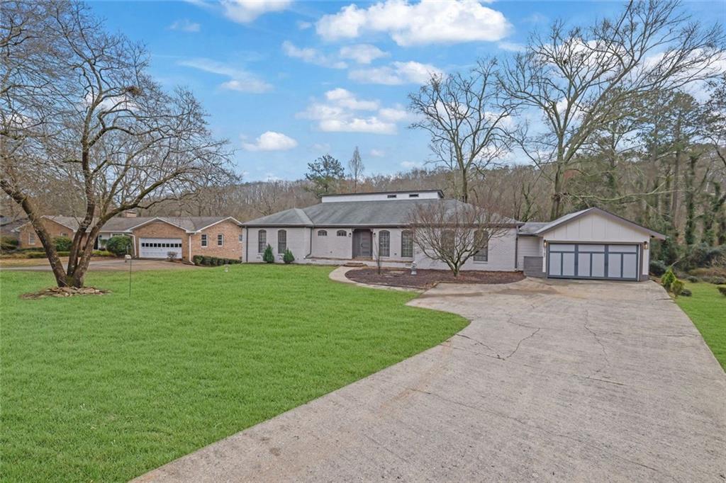 9785 La View Cir., Roswell, GA 30075