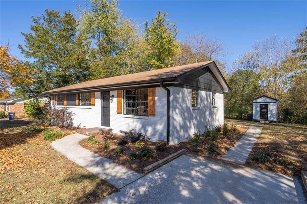 511 Lee Byrd Rd., Loganville, GA 30052