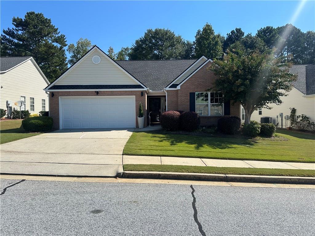 954 Village View Cir., Loganville, GA 30052